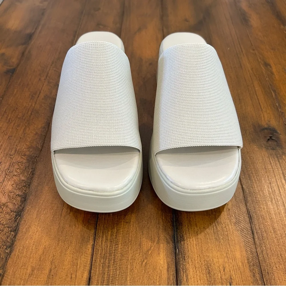 N/A cream platform